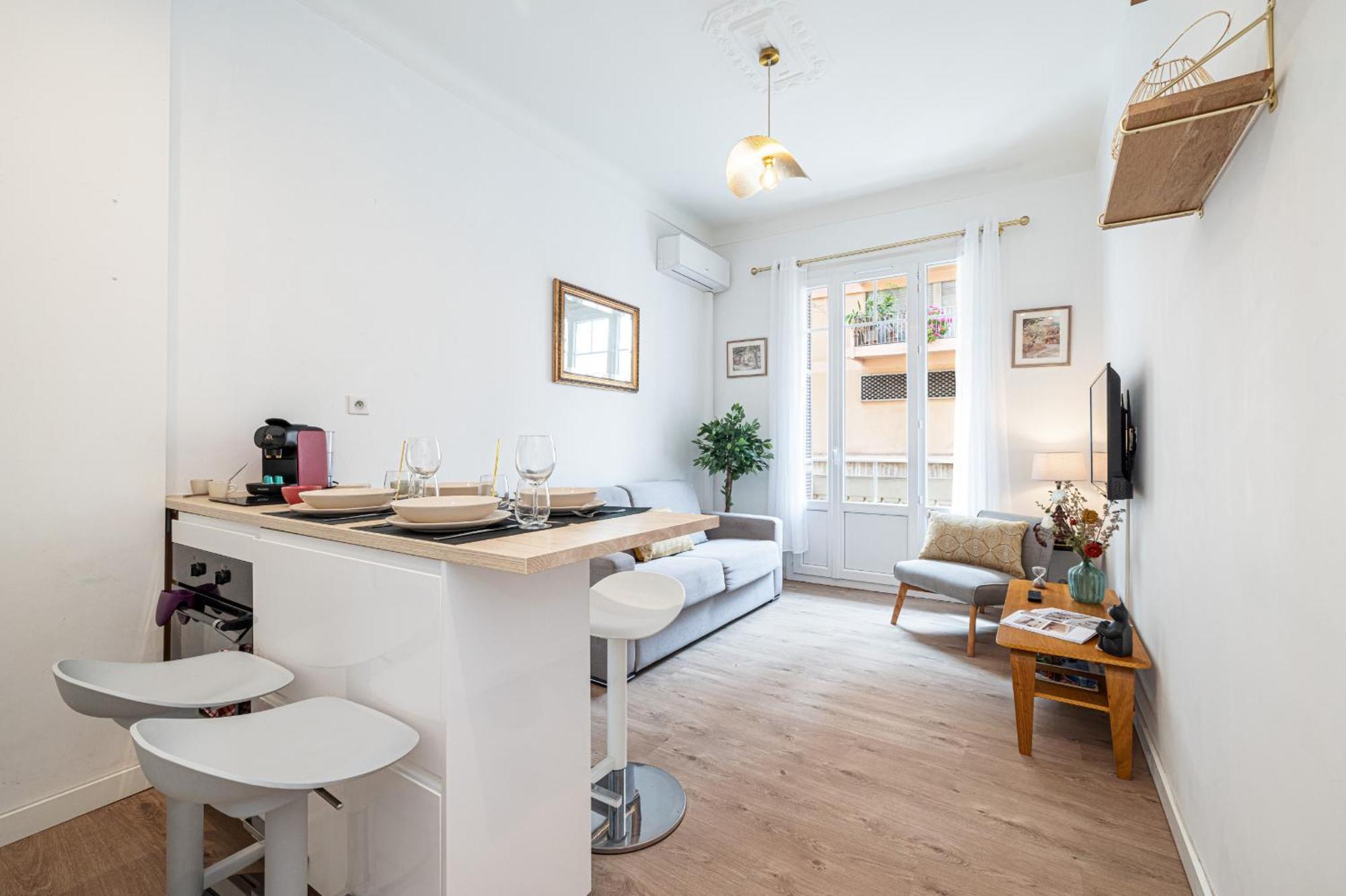 10 Amiral 101 - Joli 3p Climatise - Centre-ville Apartment